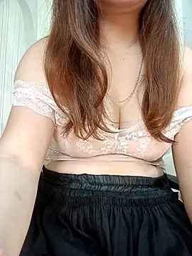 Snapshot of Lam-Di chatting on November 2025 06:08:01 PM Lam-Di online show from November 2025 06:08:01 PM