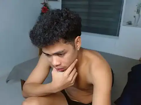 Snapshot of curlyasian_njxx chatting on December 2025 05:10:01 AM curlyasian njxx online show from December 2025 05:10:01 AM