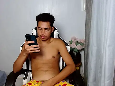 curlyasian njxx online show from April 2026 04:14:02 PM
