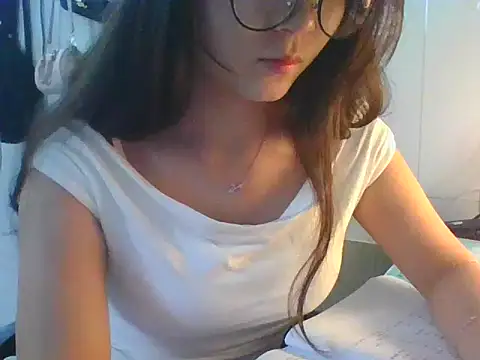 Linzly online show from October 2025 02:20:02 AM