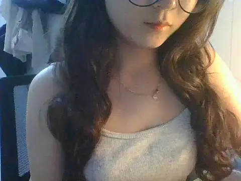 Linzly online show from October 2025 05:02:01 PM