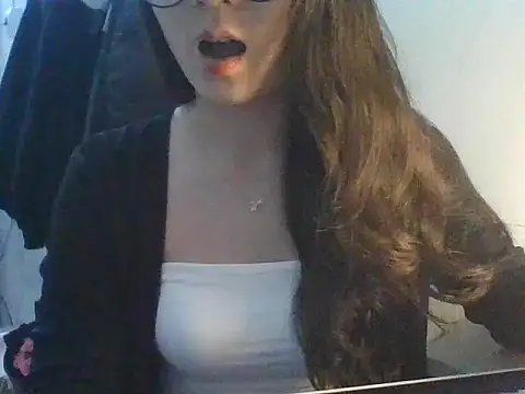 Linzly online show from October 2025 05:02:01 PM