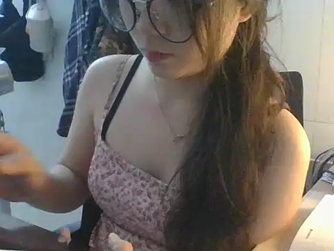 Linzly online show from October 2025 05:01:02 PM