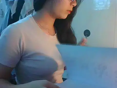 Linzly online show from October 2025 02:43:02 AM