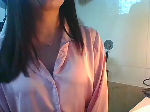 Linzly online show from November 2025 03:07:02 AM