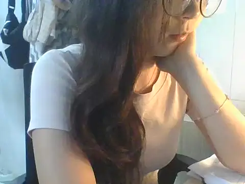 Linzly online show from October 2025 02:26:02 AM