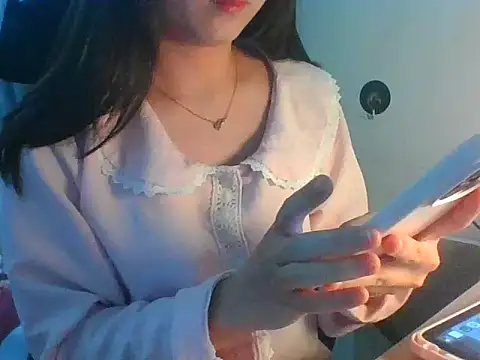 Linzly online show from November 2025 05:01:02 PM