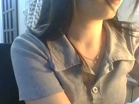 Linzly online show from November 2025 02:49:01 AM