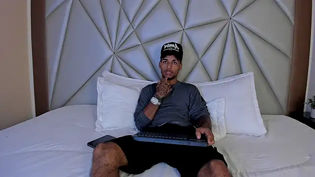 Thiagoferreti online show from November 2025 09:18:01 PM