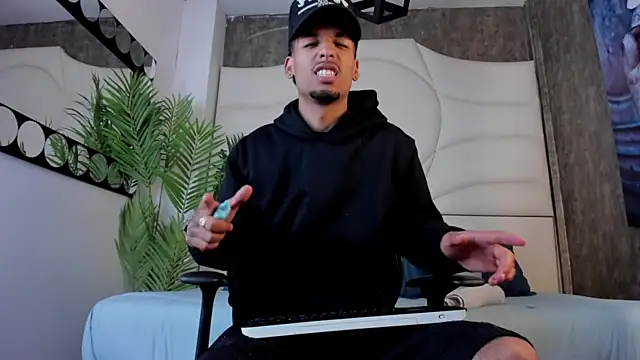 Thiagoferreti online show from October 2025 07:37:01 PM