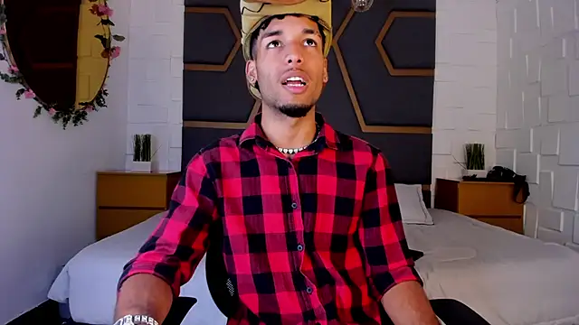 Thiagoferreti online show from November 2025 07:36:01 PM