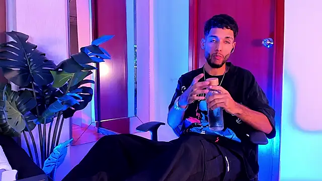 Thiagoferreti online show from April 2026 02:02:01 AM