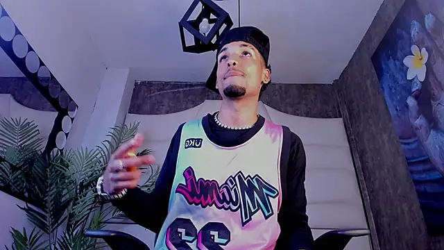 Thiagoferreti online show from November 2025 07:52:02 PM