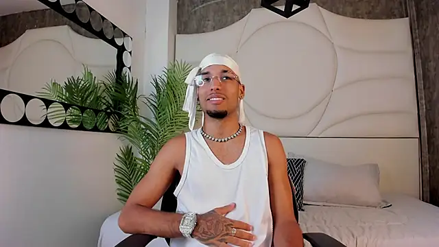 Thiagoferreti online show from October 2025 03:38:02 AM