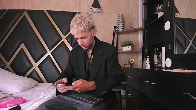 Thiagoferreti online show from September 2025 04:01:02 AM