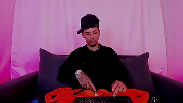 Thiagoferreti online show from November 2025 08:02:01 PM