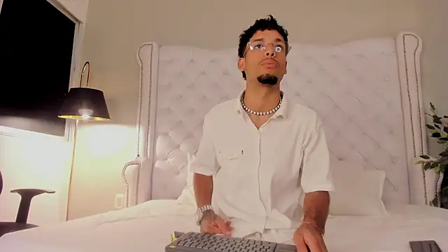 Thiagoferreti online show from October 2025 07:35:02 PM