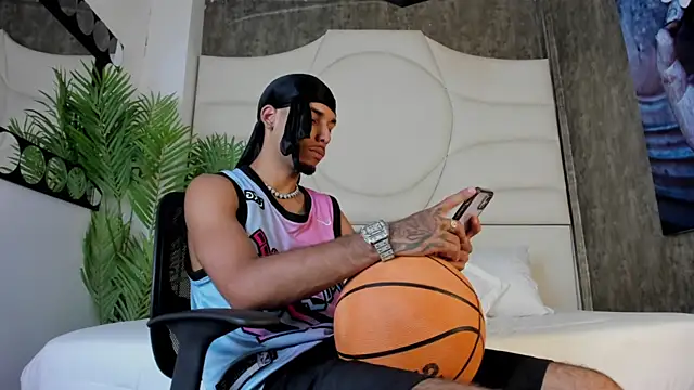 Thiagoferreti online show from October 2025 07:24:02 PM