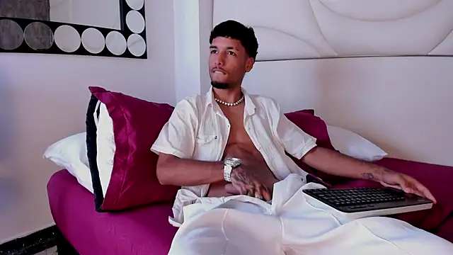 Thiagoferreti online show from November 2025 08:14:01 PM