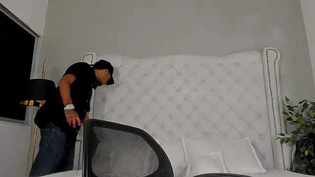 Thiagoferreti online show from October 2025 09:36:01 PM