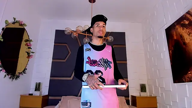 Thiagoferreti online show from November 2025 07:25:01 PM