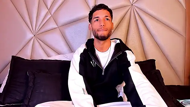 Thiagoferreti online show from April 2026 01:12:01 AM