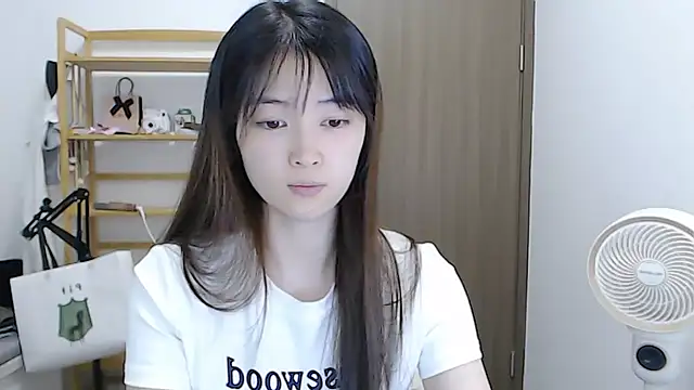 Snapshot of Mimi-cnbaby chatting on May 2026 01:21:02 PM Mimi-cnbaby online show from May 2026 01:21:02 PM