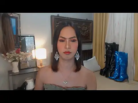 Nathalieheartt online show from November 2025 03:51:02 AM