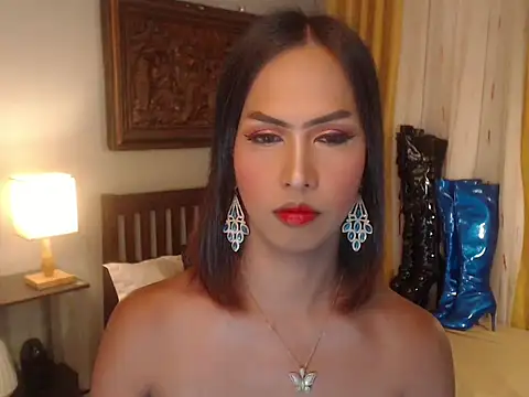 Nathalieheartt online show from October 2025 01:51:01 AM
