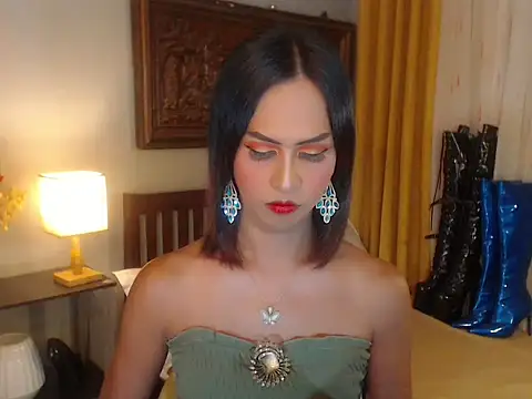 Nathalieheartt online show from October 2025 01:40:01 AM
