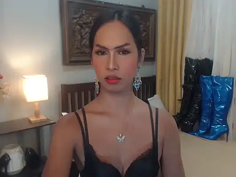 Nathalieheartt online show from November 2025 02:59:01 AM