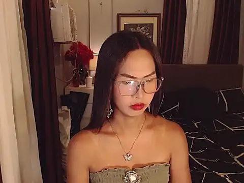 Nathalieheartt online show from May 2026 02:39:02 AM