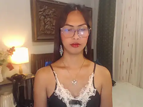 Nathalieheartt online show from July 2026 12:56:01 PM