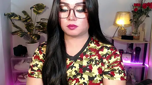 Snapshot of YourSweet-mich chatting on December 2025 04:24:02 PM YourSweet-mich online show from December 2025 04:24:02 PM