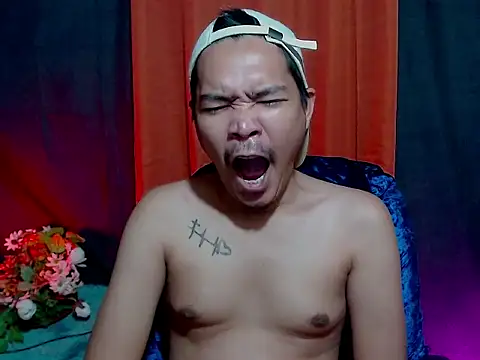 MANIACasianX online show from December 2025 08:13:01 PM