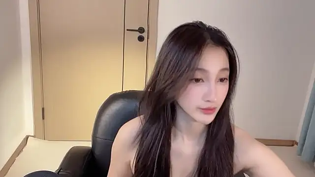 Snapshot of Seraphina-se chatting on October 2025 05:15:01 PM Seraphina-se online show from October 2025 05:15:01 PM