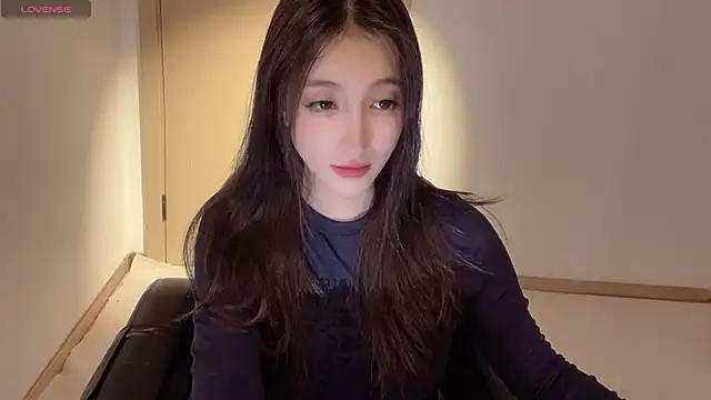 Snapshot of Seraphina-se chatting on November 2025 04:11:01 PM Seraphina-se online show from November 2025 04:11:01 PM