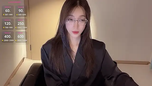 Snapshot of Seraphina-se chatting on November 2025 06:11:01 PM Seraphina-se online show from November 2025 06:11:01 PM