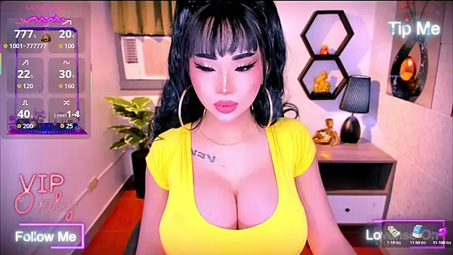 TriciaCumLoader online show from April 2026 07:39:01 PM