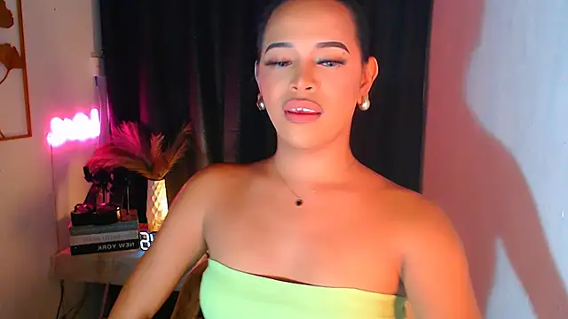 Lorainnelustts online show from November 2025 01:17:01 AM