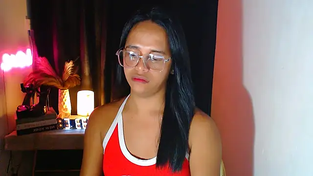 Lorainnelustts online show from December 2025 04:52:01 PM