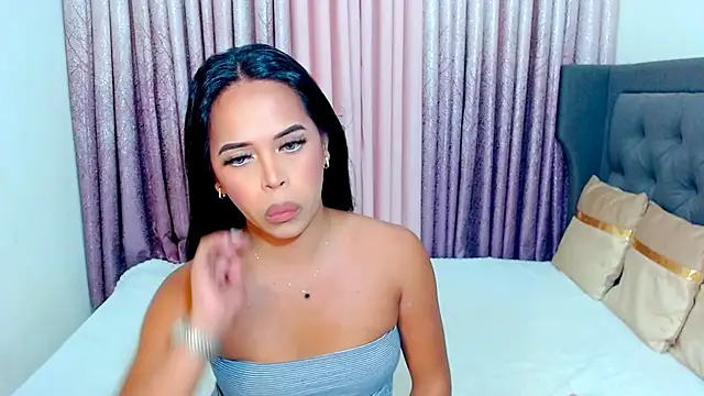 Lorainnelustts online show from November 2025 07:35:02 AM