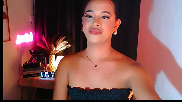 Lorainnelustts online show from November 2025 01:11:01 PM