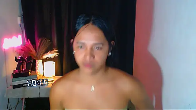 Lorainnelustts online show from December 2025 04:16:01 PM