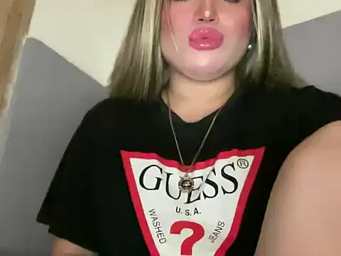 Snapshot of Naughtyrosecum chatting on November 2025 03:18:01 PM Naughtyrosecum online show from November 2025 03:18:01 PM