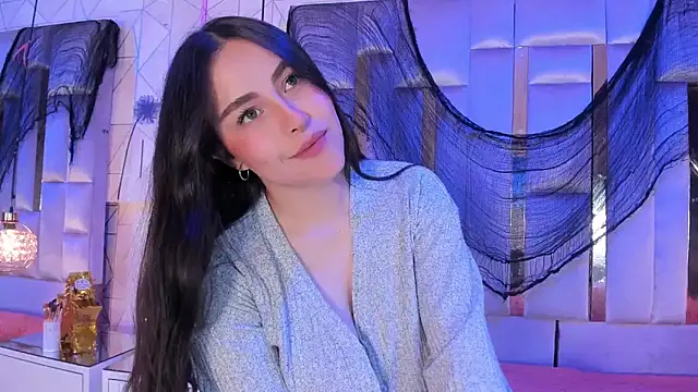 HannaCollins  online show from December 2025 01:02:02 PM