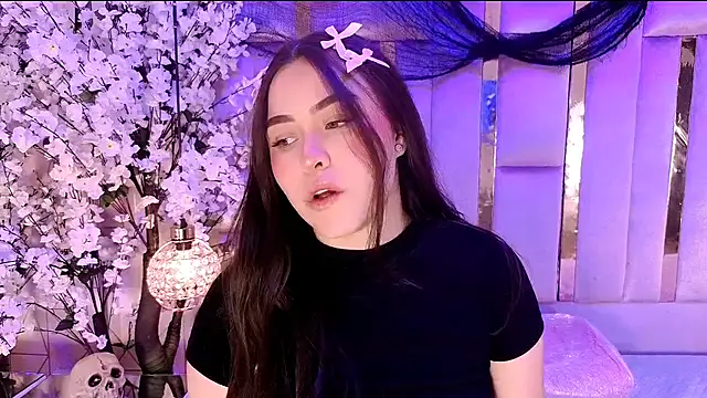 HannaCollins  online show from November 2025 01:05:01 PM