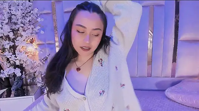 HannaCollins  online show from December 2025 01:02:02 PM