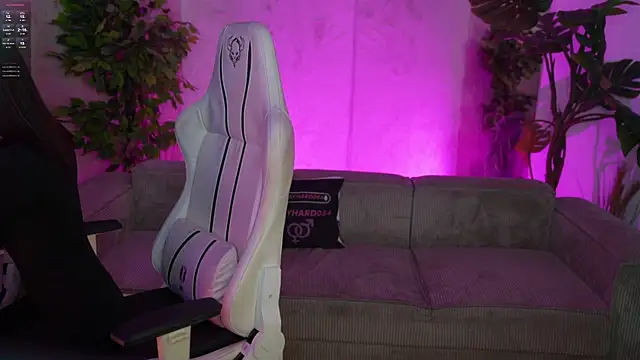 Selena Glow online show from December 2025 08:31:01 PM