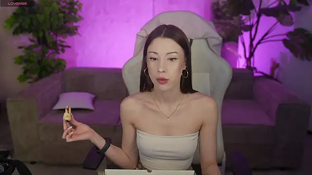 Selena Glow online show from April 2026 08:13:01 PM